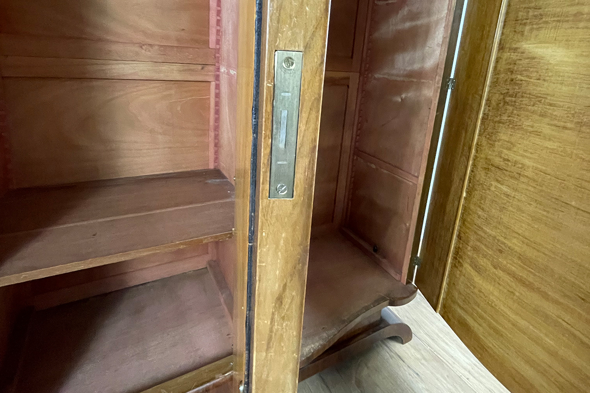 Art Deco Kleiderschrank in Nussbaum mit Spiegel