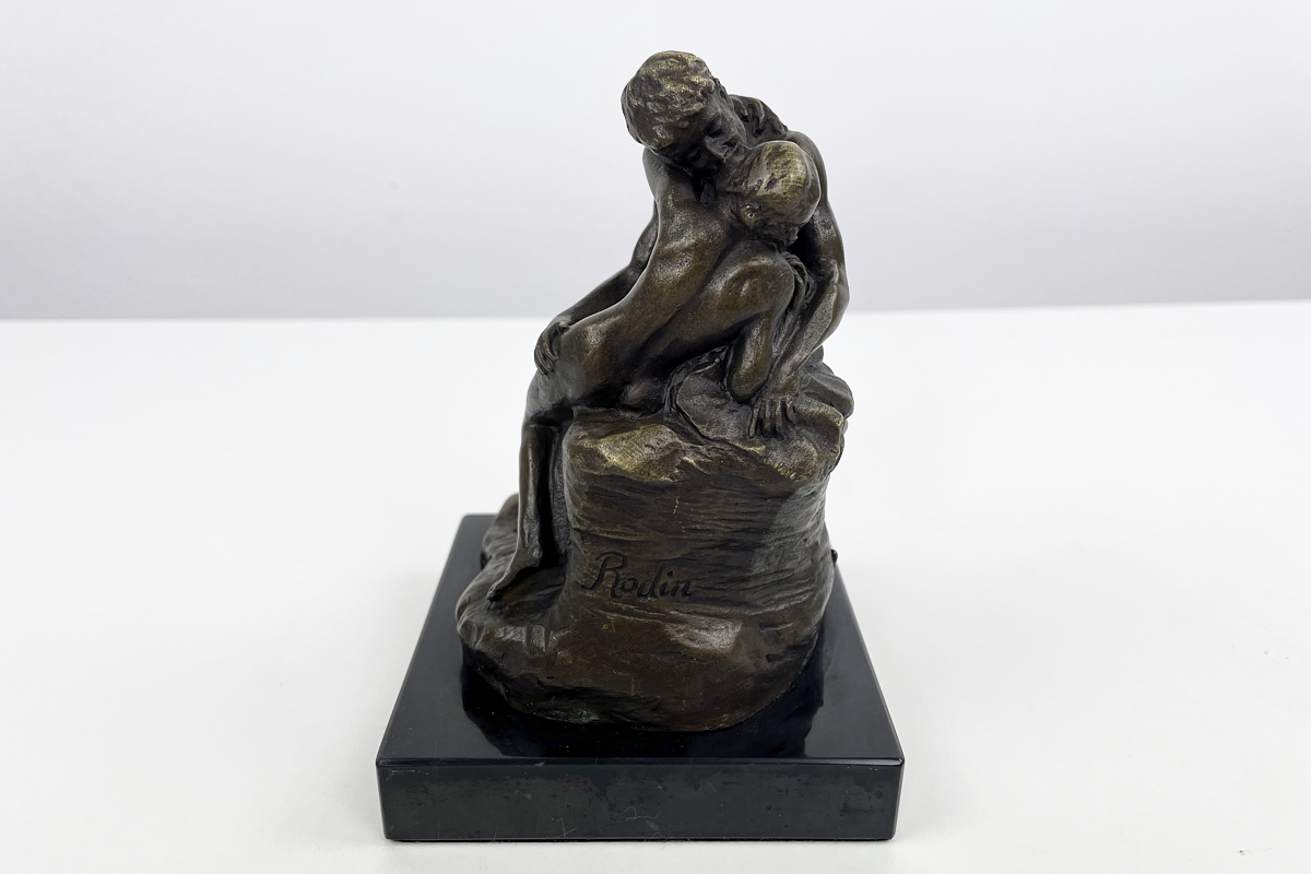 "Der Kuss" Bronzefigur im Art Deco Stil 