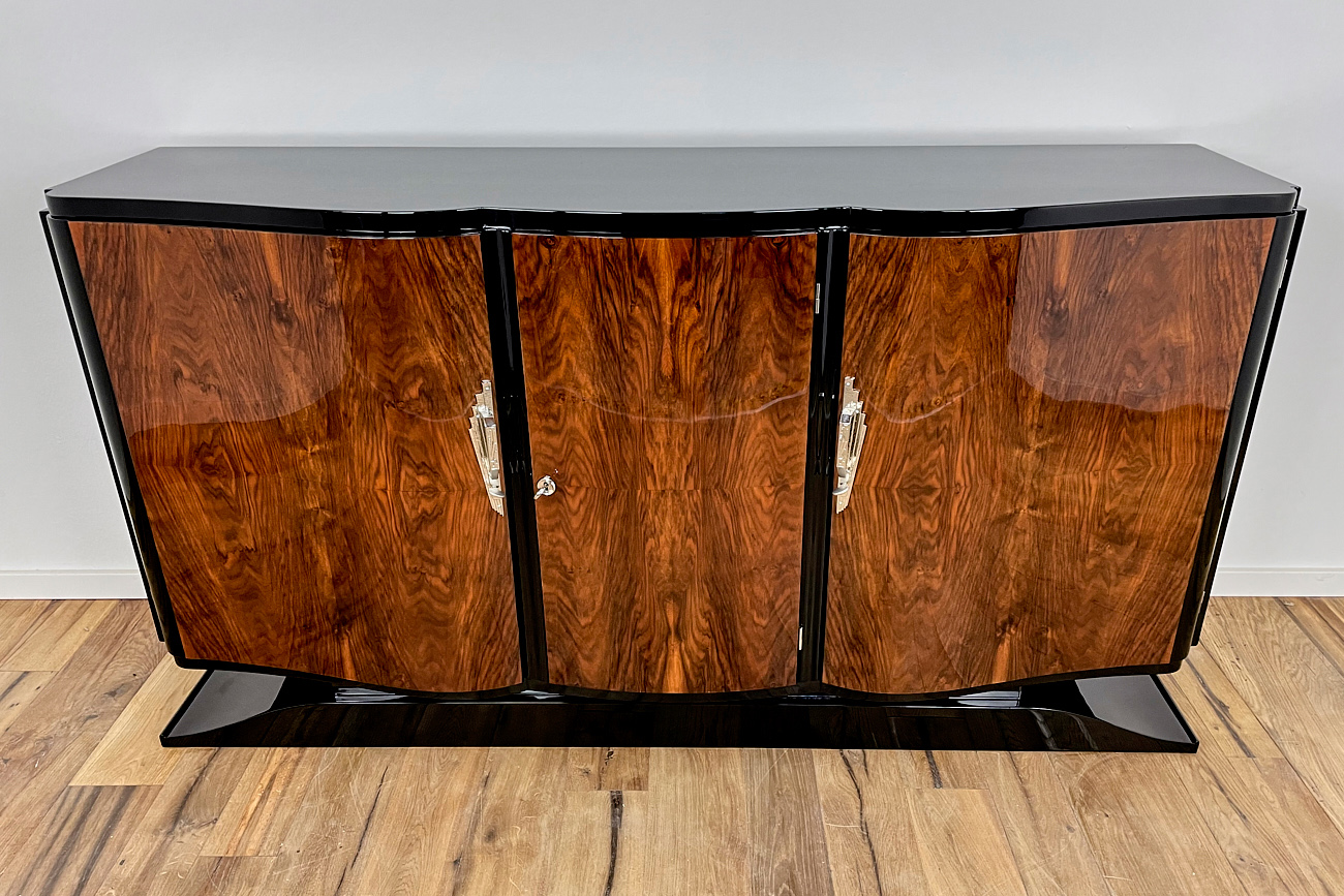 Art Deco Sideboard mit geschwungenen Fronten in kaukasischer Nuss aus Frankreich um 1930