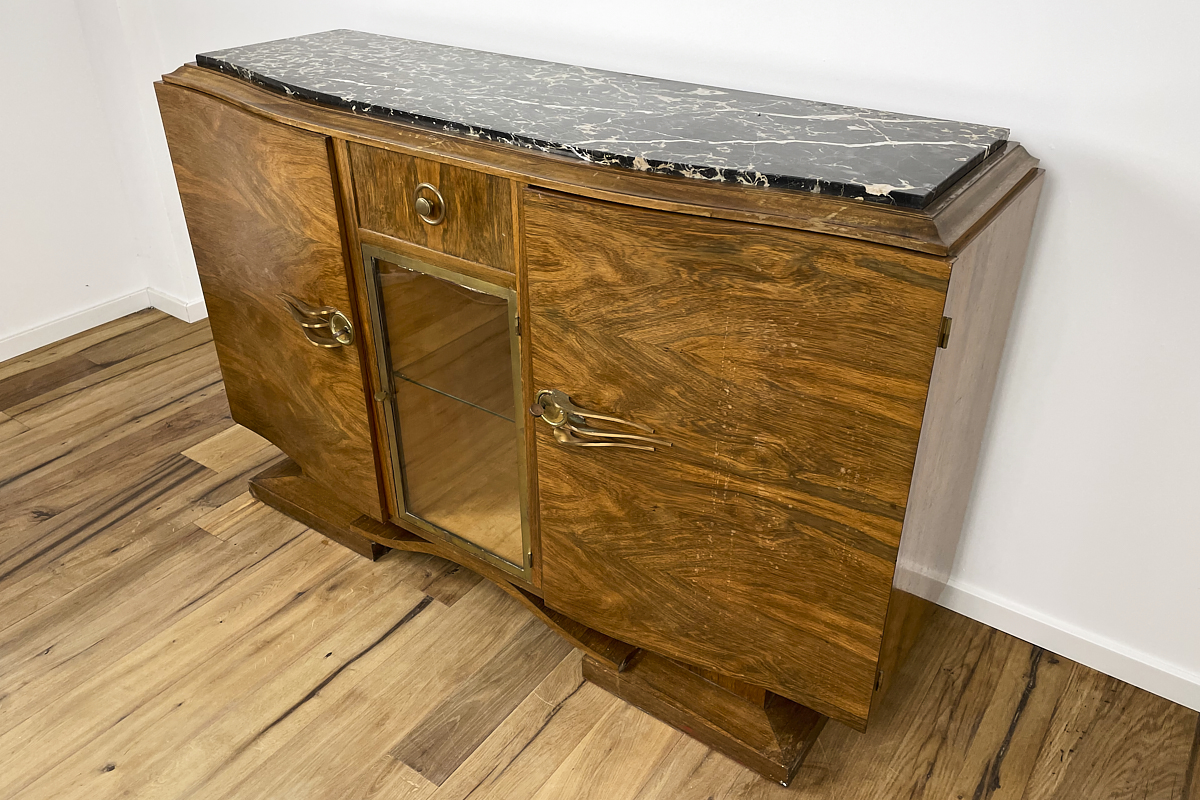 Art Deco Sideboard aus Paris um 1925 mit wundervollem Nussbaumfurnier