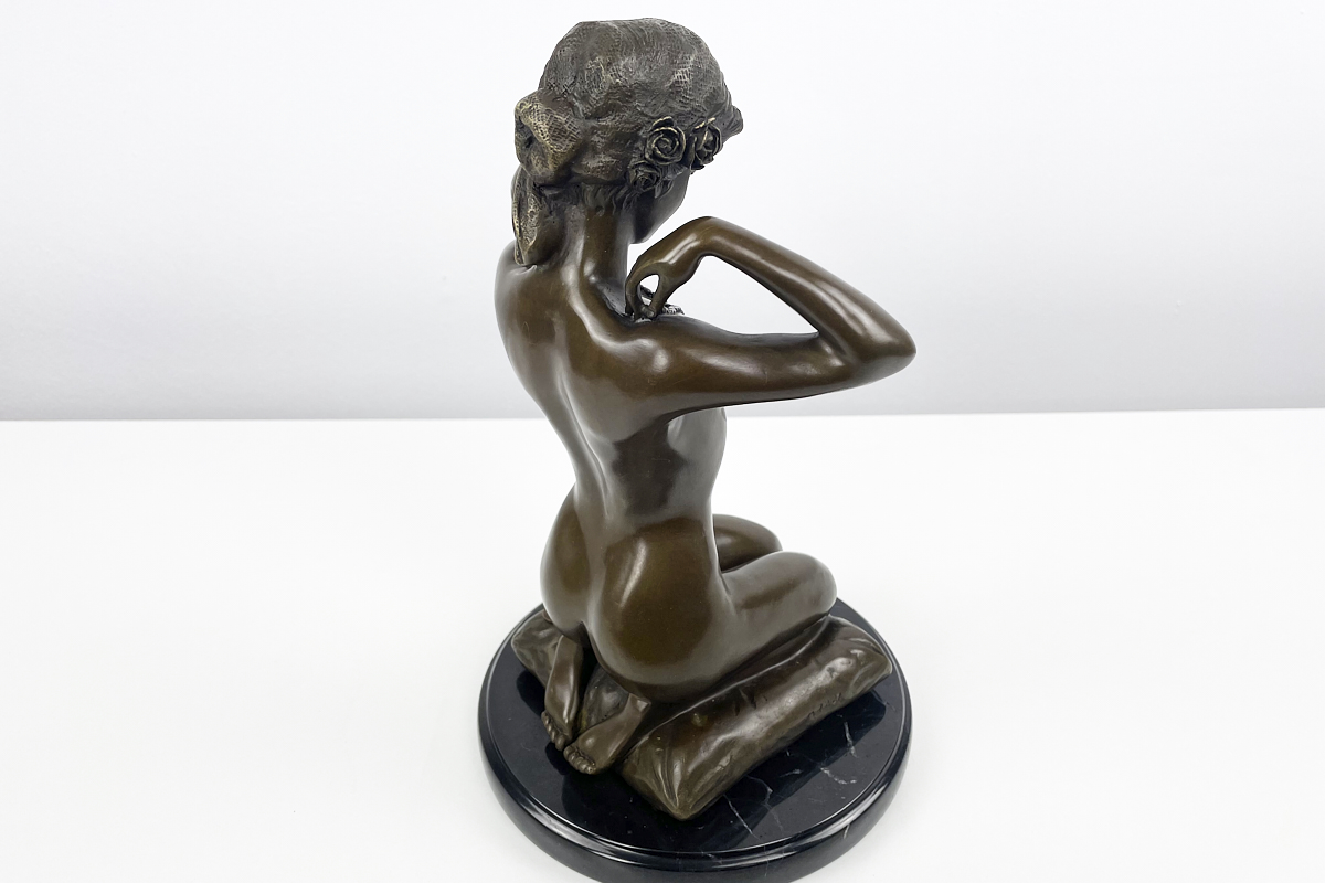 Schöne Bronzefigur nach Paul Ponsard - Die Halskette