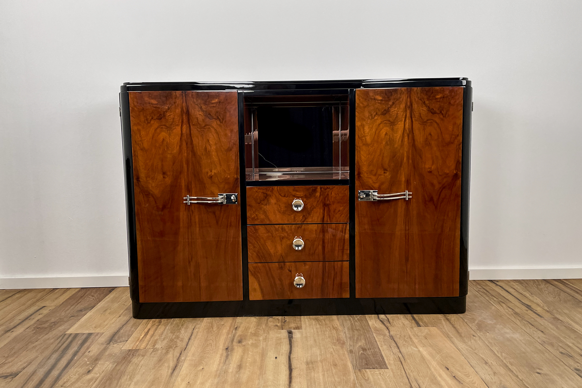   Art Deco Highboard mit tollem Furnier und verspiegeltem Fach, die originalen Griffe wurden neu verchromt