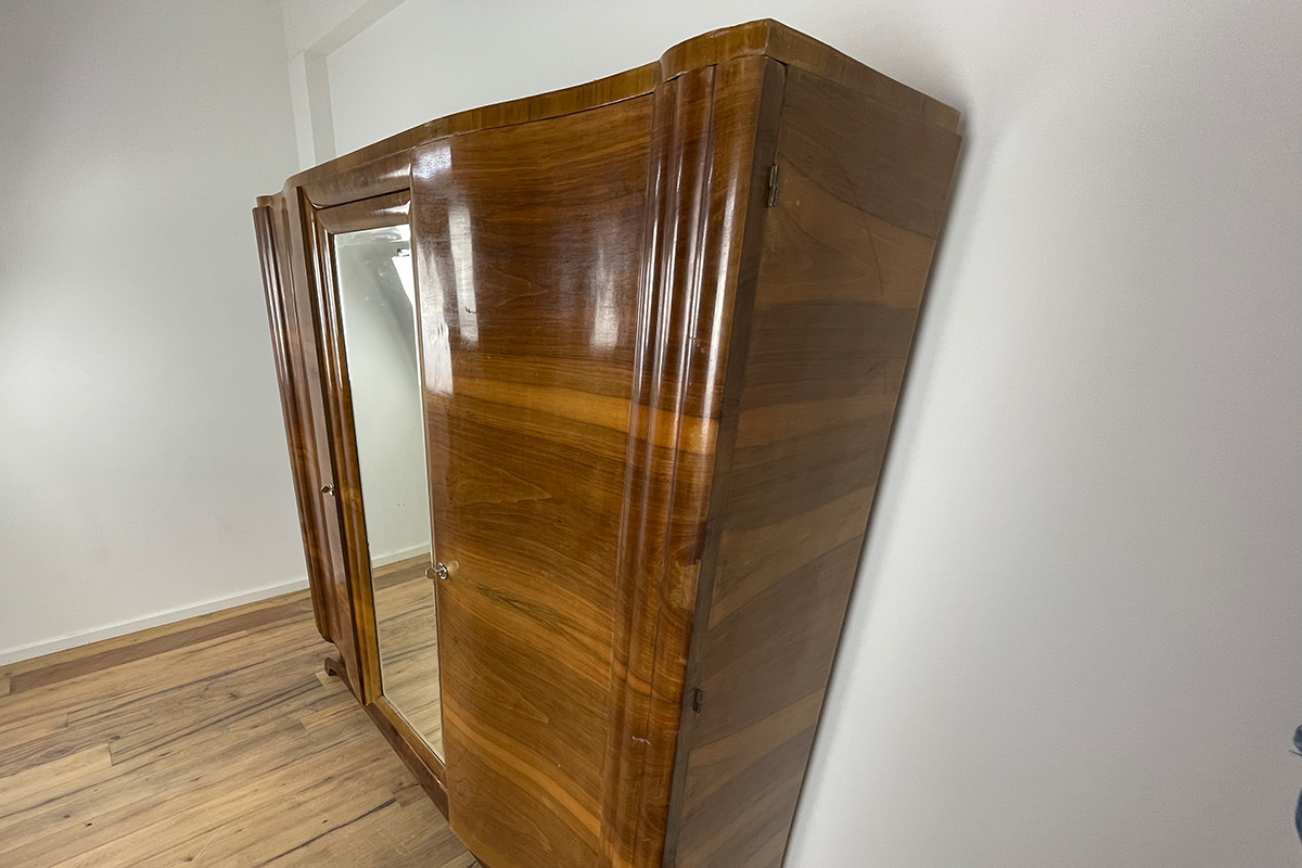 Art Deco Kleiderschrank in Nussbaum mit Spiegel