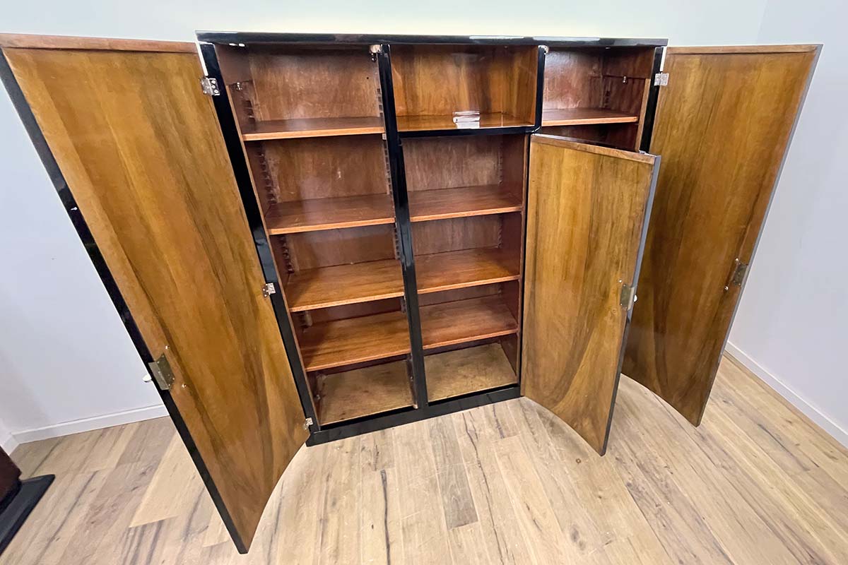 Art Deco Bilbliothek/Highboard aus Paris (Villa Victor Hugo) um 1925 mit außergewöhnlichem Nussbaum