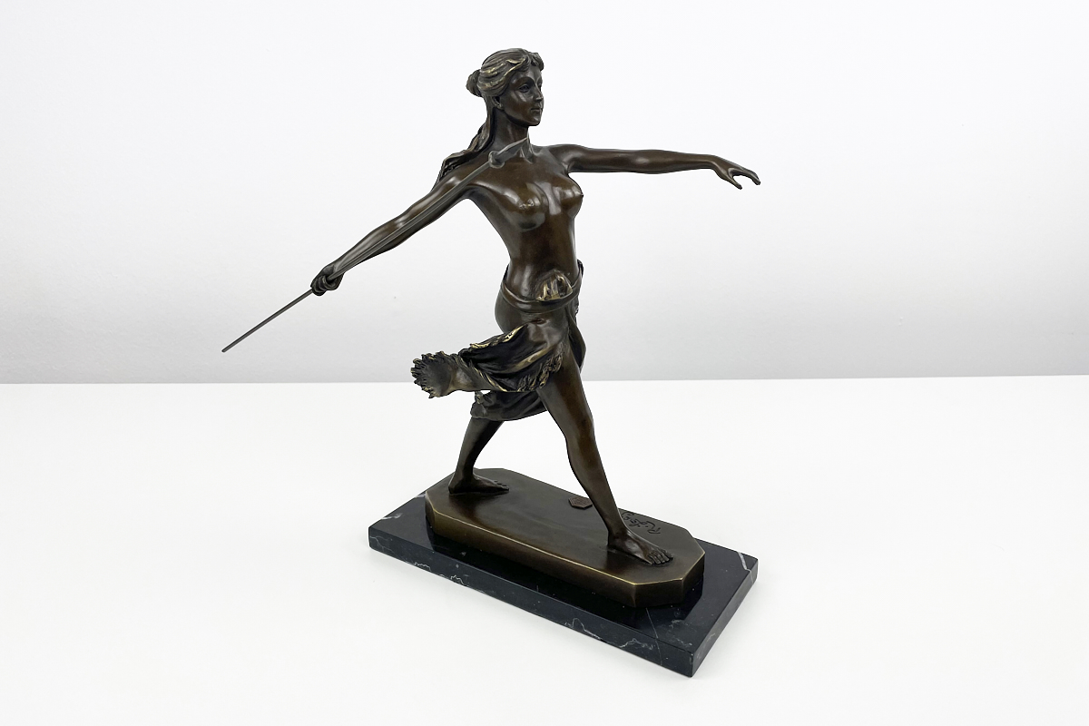 Schöne Bronzefigur