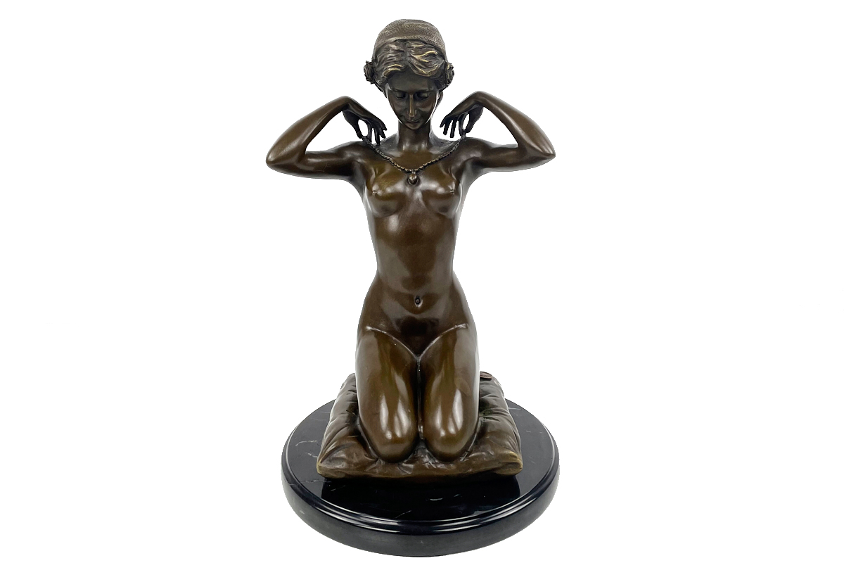 Schöne Bronzefigur nach Paul Ponsard - Die Halskette