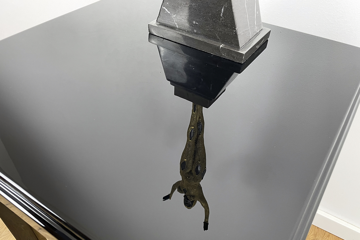 Art Déco Beistelltisch um 1940 aus Deutschland in Schwarz Hochlganz 