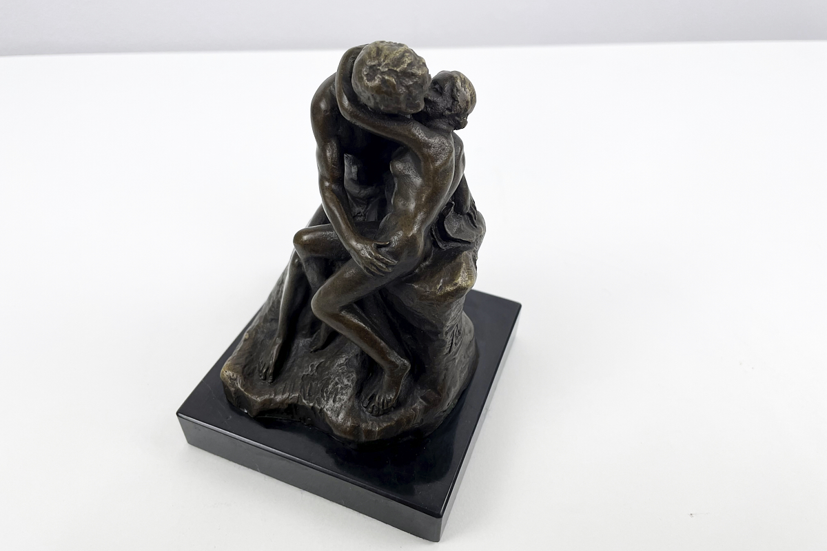 "Der Kuss" Bronzefigur im Art Deco Stil 